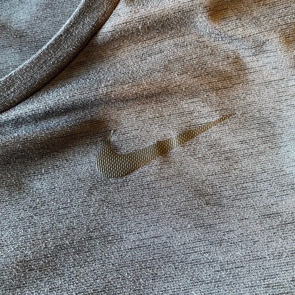 Boys Nike Dri fit tee - Picture 3 of 3